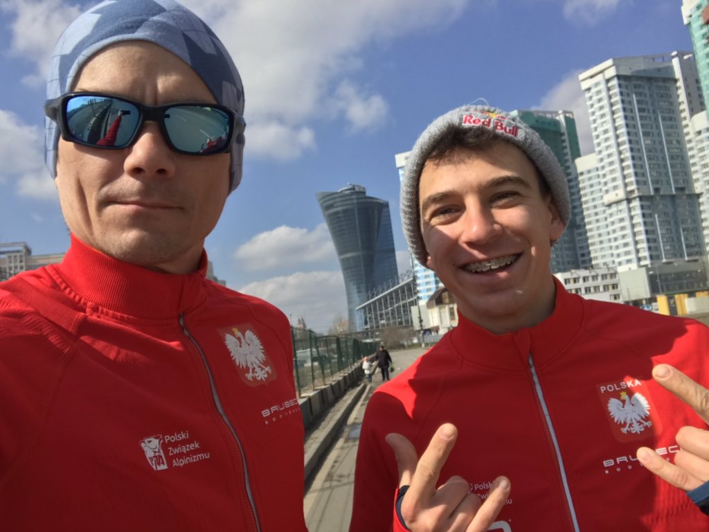 tomekmaz's tweet image. Druga zasada: każdą podróż trzeba koniecznie i bezwzględnie rozbiegać... #PZAsport - w tle #WEBarena #CSKA