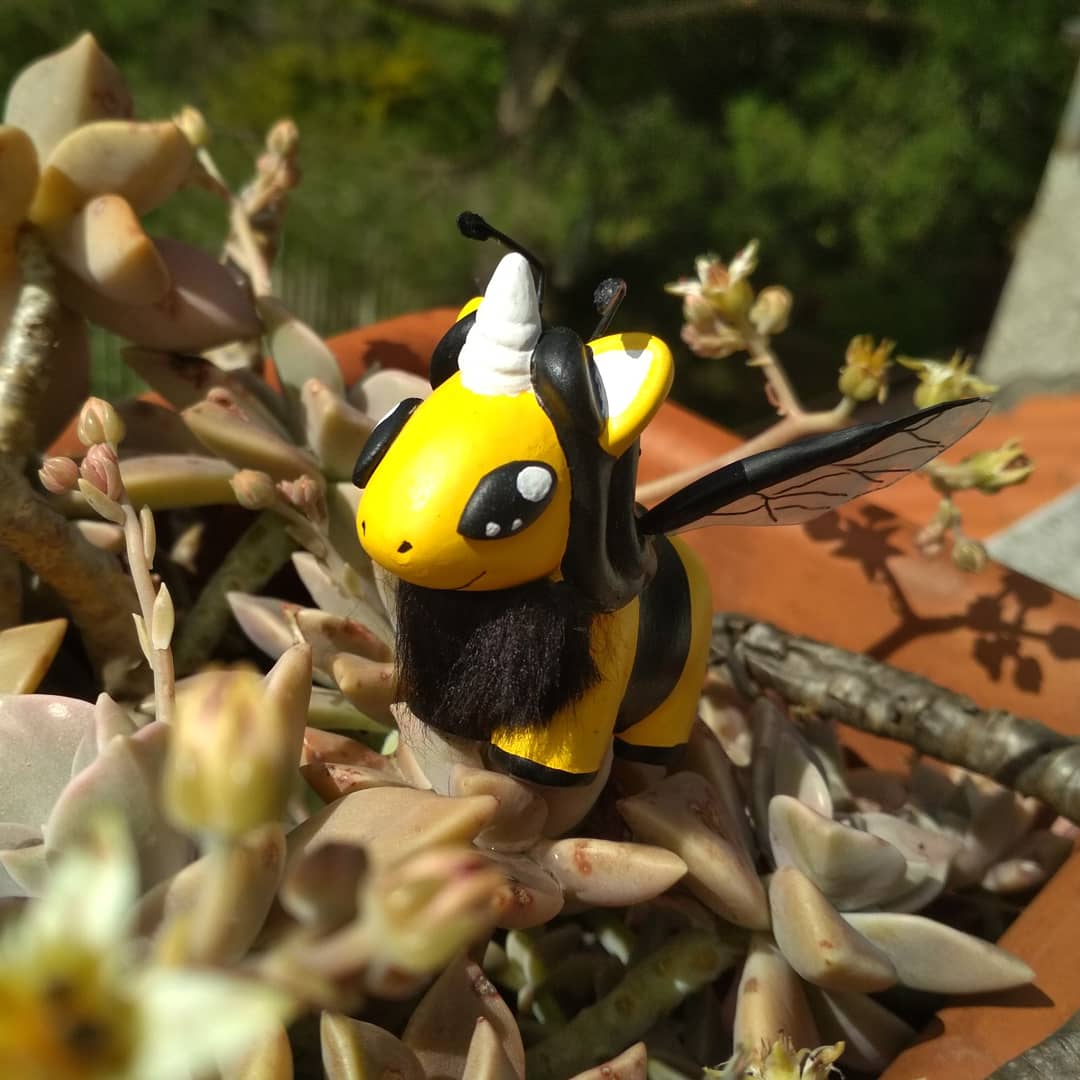 KazeNekoNoDaisy's tweet photo. Wanted to try to modify a squishy #unicorn into a #bumblebee 🦄🐝
What do you think about the final result? Still thinking of a name for this species. ❓
#daisydeddle #ooaktoy #squishy #insect #toy #bee #nature #ooak #smalltoy #originalcharacter https://t.co/ikWl5q51HK