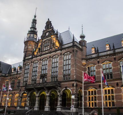 simpledcard's tweet image. Hoe word je als universiteit succesvol? Win met leiderschap, geef werknemers de vrijheid, wees bewust van je brand, gebruik de kracht van social media en werk aan je reputatie. Download gratis de white paper!
buff.ly/2AxhOLk