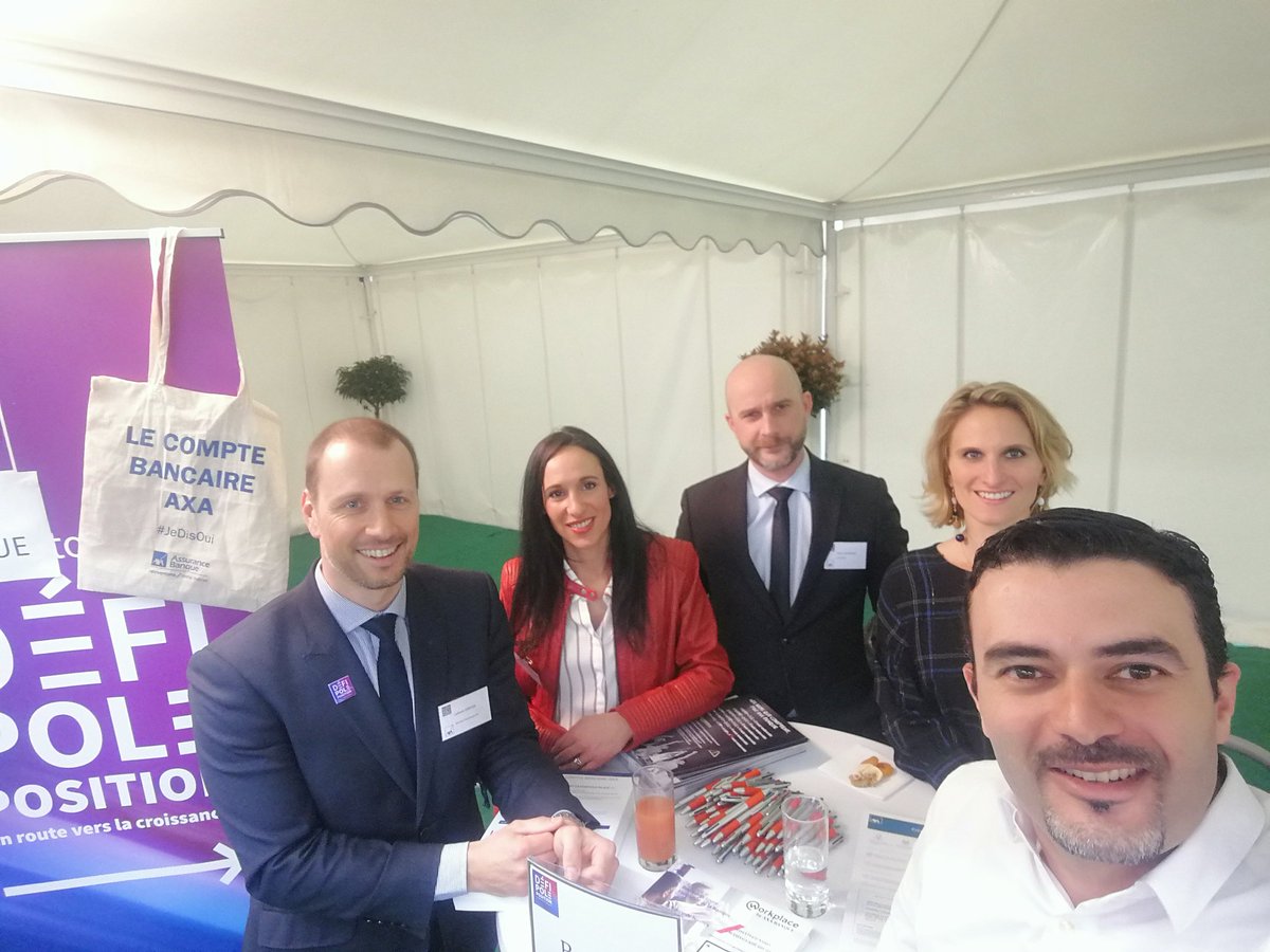 Bensliman31777's tweet photo. AXA Banque au rdv de la conv #monauto DV d'Alain Guyon pour mettre à l'honneur le travail des collaborateursAxa en agence en présence d'@ehennau & @MarieeOlivier. De l'échange & des sourires au service de nos clients #AXA #axabanque #teamaxabanque https://t.co/UjipYBZJc4