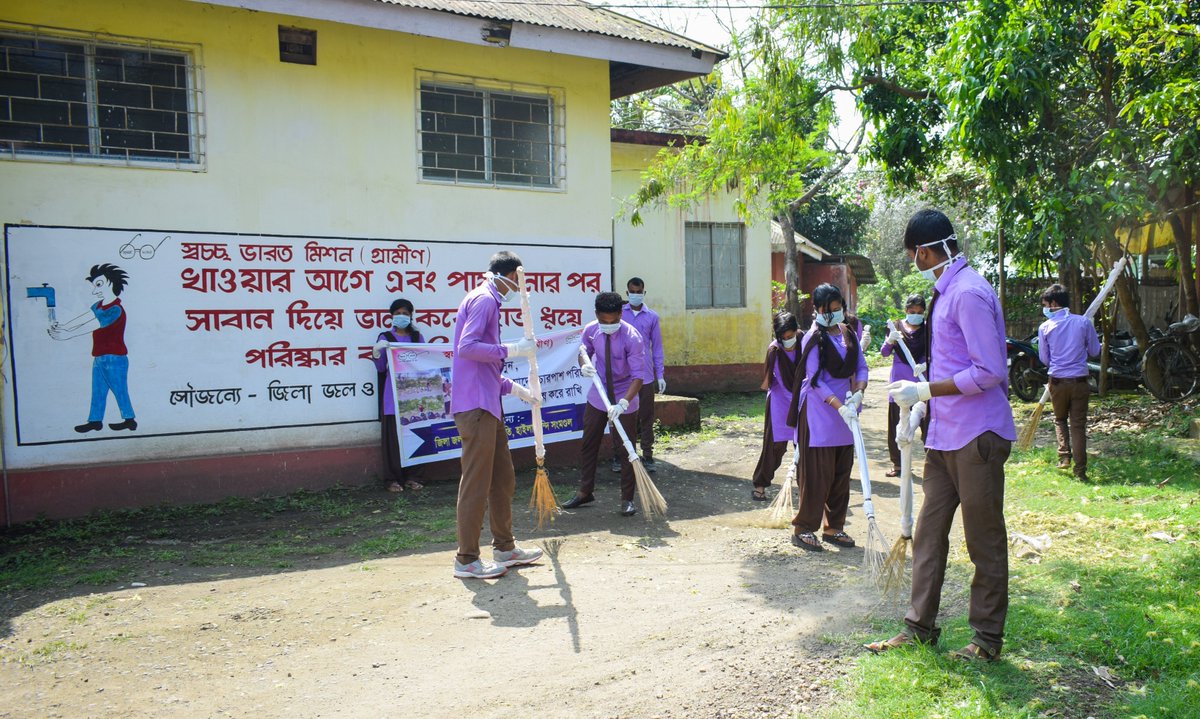 DwscPhe's tweet photo. @sbmg_assam
Trashtag challenge done at KALINAGAR PRIMARY HEALTH CENTRE, KALINAGAR,  Hailakandi by the students of S.C.DEY College on 11-04-2019 which was  organised by DWSC (PHE), HAILAKANDI Division. https://t.co/1Sc5izAIzE