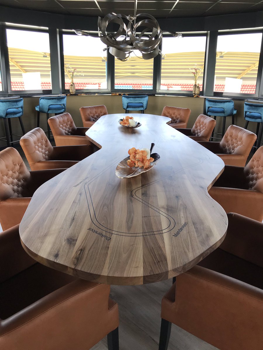 Je zal dit weekend maar aan onze#TT tafel mogen aanschuiven #lucky in de bestuurskamer <a href="/ttcircuitassen/">TT Circuit Assen</a> #projectinrichting #wksuperbike