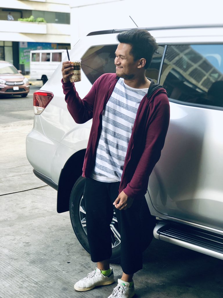 thesuperkayow's tweet photo. Beat the #summerheat with Happy Mango’s mango graham with #Oreo! It’s so yummy, it will make you forget the latest Pulse Asia survey for Senators! So every vote counts! Vote wisely this coming senatorial elections! #influencer #wellcurated #welledited #kuyaWell https://t.co/fWAP6nbjib