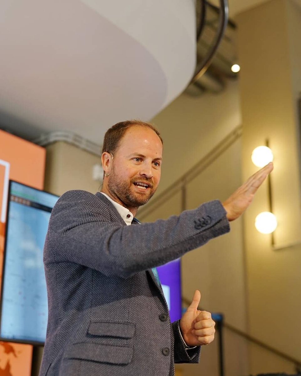 BCNTourismS's tweet photo. @julianvinue, director de @WayraES y @fracanz fundador de #booklyng nos hablan de tecnología e innovación en el sector turístico en #BTS2019 https://t.co/9kLQGujpIF