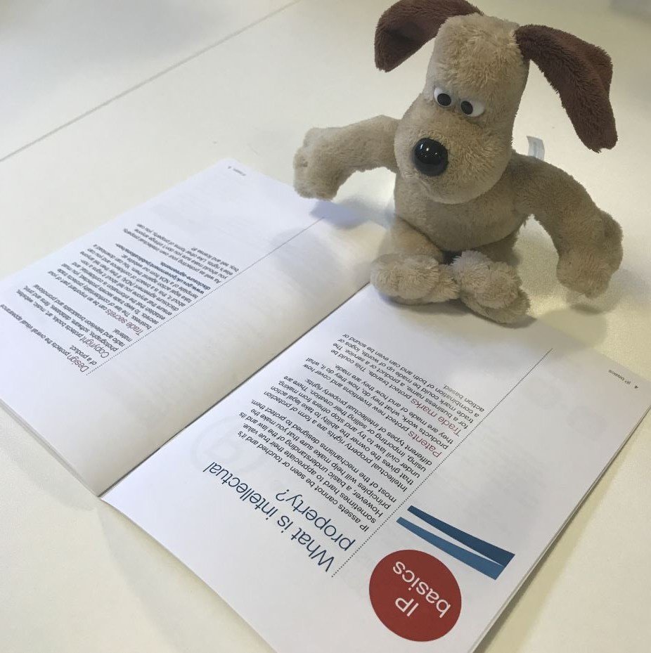 The_IPO's tweet image. Looking for essential #IP info for you &amp;amp; your business? 👀 If you haven&apos;t got our #IPBasics booklet to hand like @aardman&apos;s Gromit, visit our webpages: ow.ly/5T5w50pRzk8 💻 #IP4biz #NationalPetDay 🐶