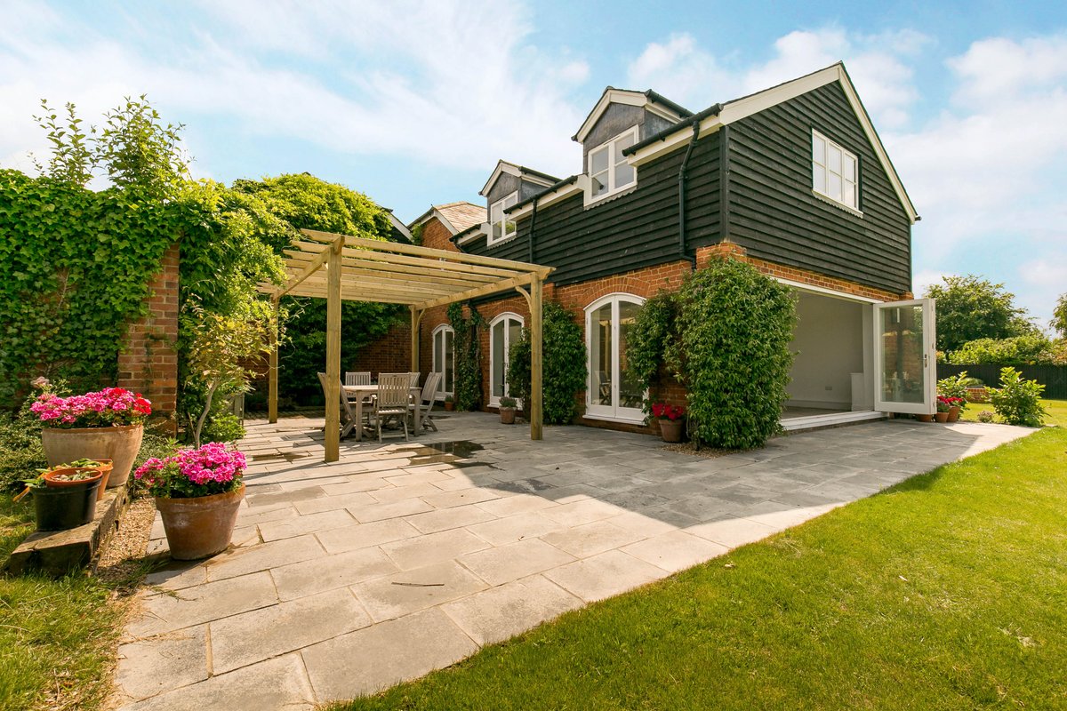 Hamptons Sevenoaks tweet media