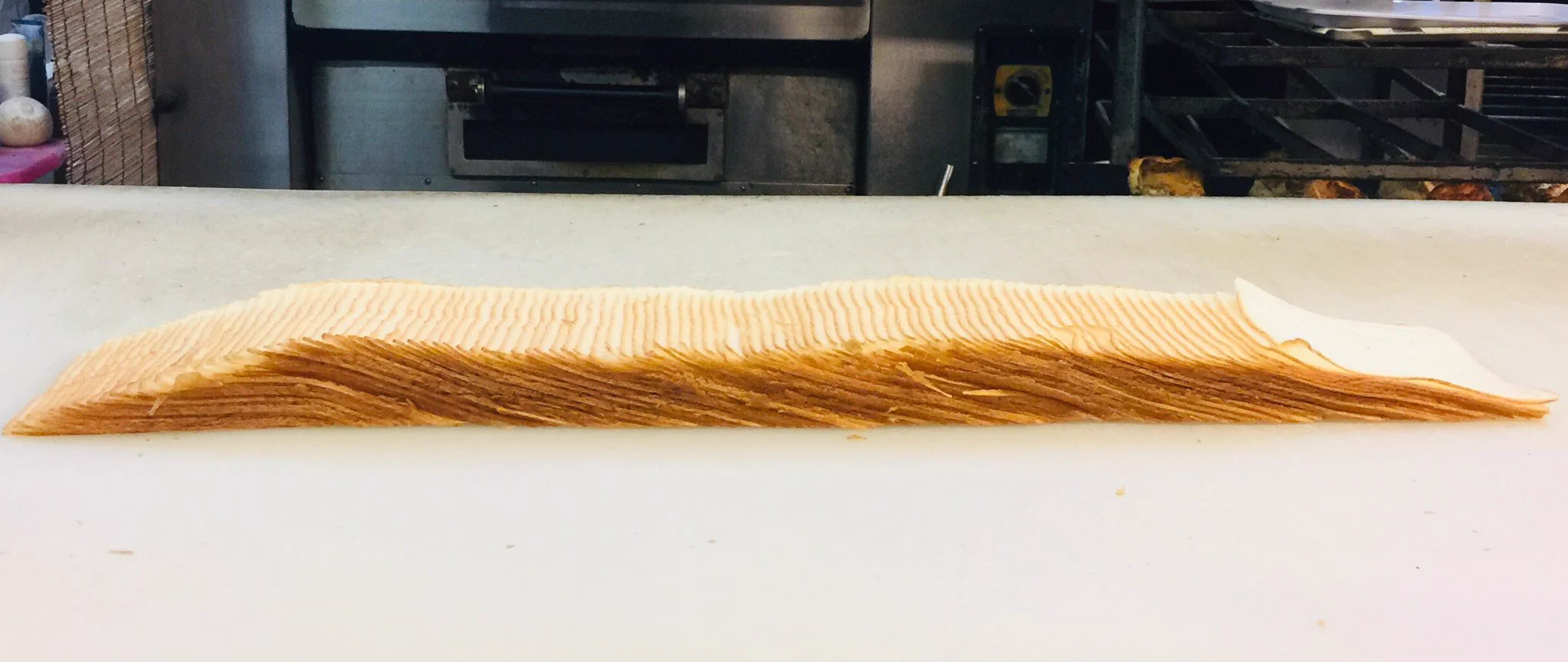 １人で開催中の食パン薄切り選手権！！９９枚まできました！！ｗ