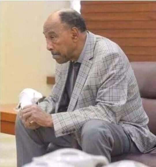 goldenboy_778's tweet photo. قالو أسرع عملية إعتقال كانت لي اللمبي إعتقال بالنظر .. نظرو ليهو طلع البوكس طوالي
#اعتصام_القيادة_العامة 
#تسقط_بس https://t.co/VdceHEXSH0