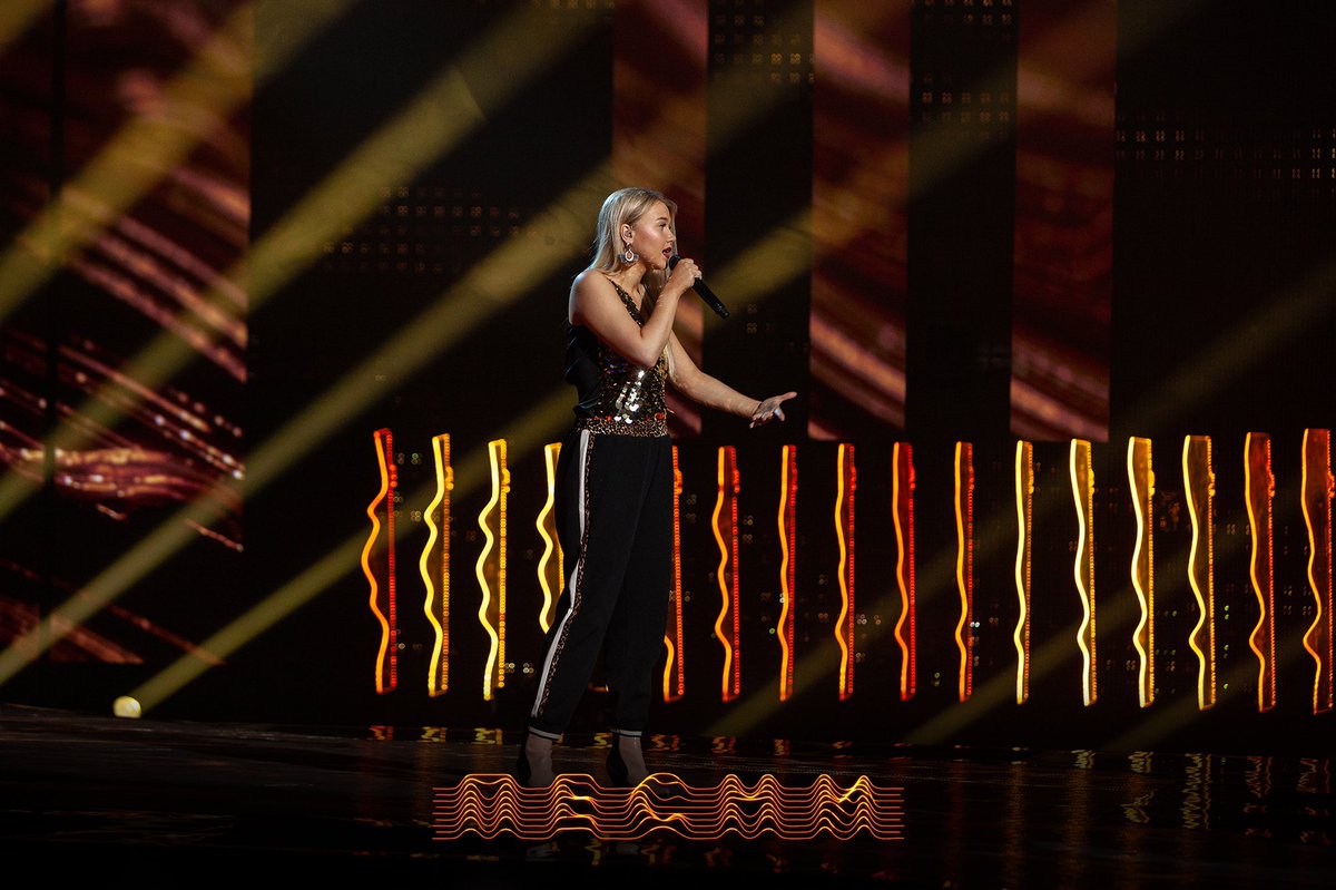 ШОК КОНТЕНТ! 🔥🔥🔥 В это воскресенье в 18:30 отменяем все дела, включаем телеканал ТНТ и смотрим шоу «ПЕСНИ» с моим участием!
Как думаете, что из этого получится?😏 #ПЕСНИ2 #ПЕСНИНАТНТ #ТНТ #blackstar @tnt_online <a href="/pesninatnt/">Песни на ТНТ</a> <a href="/bastaakanoggano/">BastaVakulenko</a> @timatiofficial #foxinoil