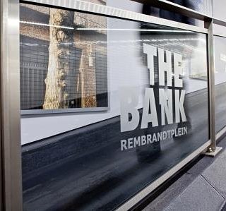 Vanaf zondag wordt het parkeertarief in het centrum van Amsterdam op straat verhoogd naar € 7,50 per uur. Wij houden het tarief in PG The Bank gelijk: 20% goedkoper dan op straat, overdekt, veilig en altijd een medewerker aanwezig! #veiligparkeren #TheBank #Rembrandtplein