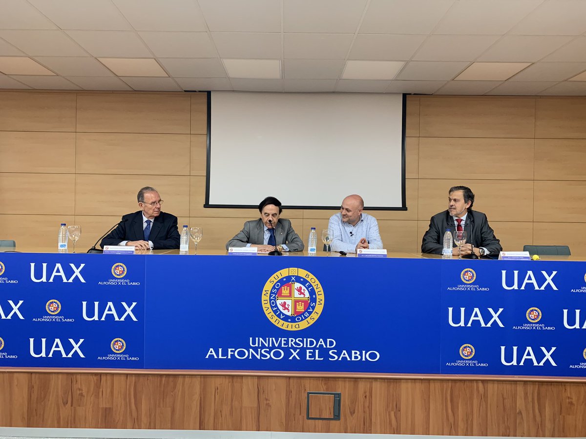 uaxuniversidad's tweet photo. ¡Comienza el acto de inauguración del Hospital Virtual de Simulación #UAX! Nuestro #PresidenteUAX, D. Jesús Núñez Velázquez, da la bienvenida a todos los asistentes a este acto tan importante para la universidad. #HVSUAX 🔝🔝🔝🔝 https://t.co/8jFPBePAzd