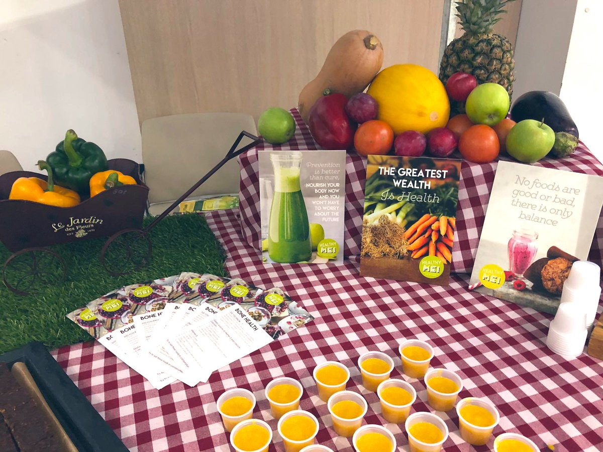 WSHGraduates's tweet image. “Healthy Me” pop up at Nationwide In Swindon yesterday for their well-being day! 🍎🍌#welovethisbusiness #healthyliving #foodie @BaxterStorey  😍@ellie_olds 👏🏼👌🏼