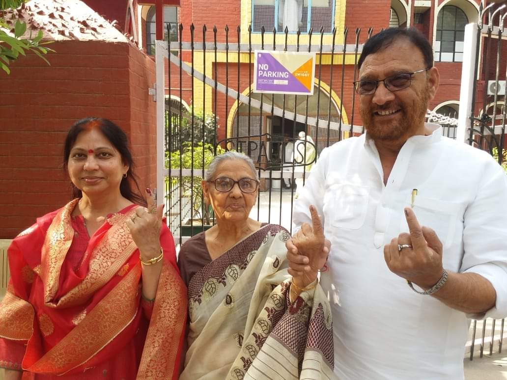 BeesVote's tweet photo. #BeesVoteMeraZimma राष्ट्र के सैनानी, बीस वोट था इनका ज़िम्मा @narendramodi @AmitShah @AmitShahOffice @BJP4India @SushmaSwaraj @BJP4UP @BJP4Meghalaya @myogiadityanath @rajat74mahajan #NaMoAgain #MainBhiChowkidar #Firstvoteformodi https://t.co/zVh2rW5nAY