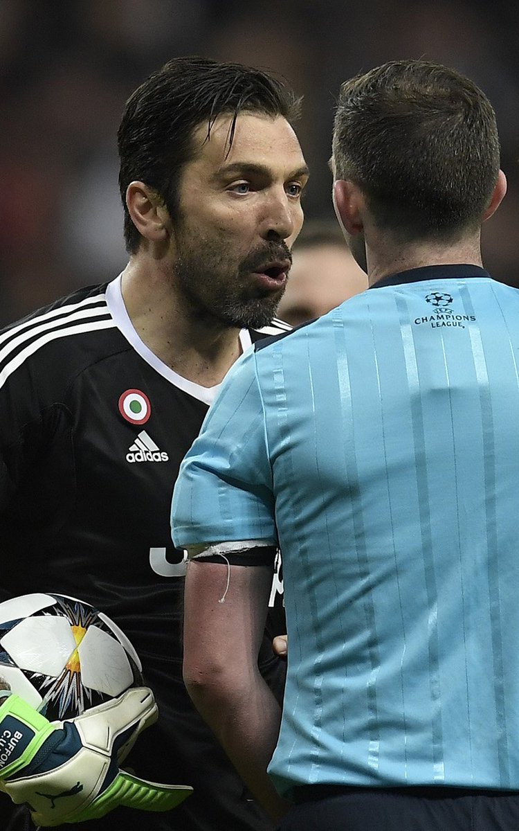 JuveFaCose's tweet photo. 2017 / 2018
"I due volti dell' 11 Aprile" https://t.co/nik5zSJhPs