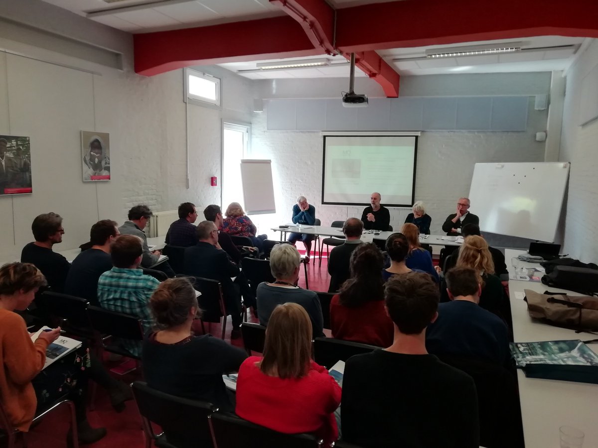 mondiaalnieuws's tweet photo. Lunchseminarie New Deal voor de EU is begonnen. Emiel Vervloet licht zijn #mopaper toe. Is een sociaal Europa mogelijk? https://t.co/Z8hyEyYO0K