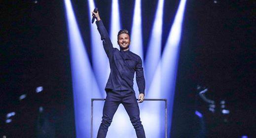 ESCCovers's tweet photo. #Eurovision2019
#SemifinalTwo
#Makingthefinal
#Russia
#SergeyLazarev
#Scream

Ida Andia of Romania tried to alternate the songs - one who makes the Final, then one who remains in the semi-final. Today is the turn of Russia. 

Sergey Lazarev is a great ar… https://t.co/pD3QiDtSn6 https://t.co/6GWkzTPvGf