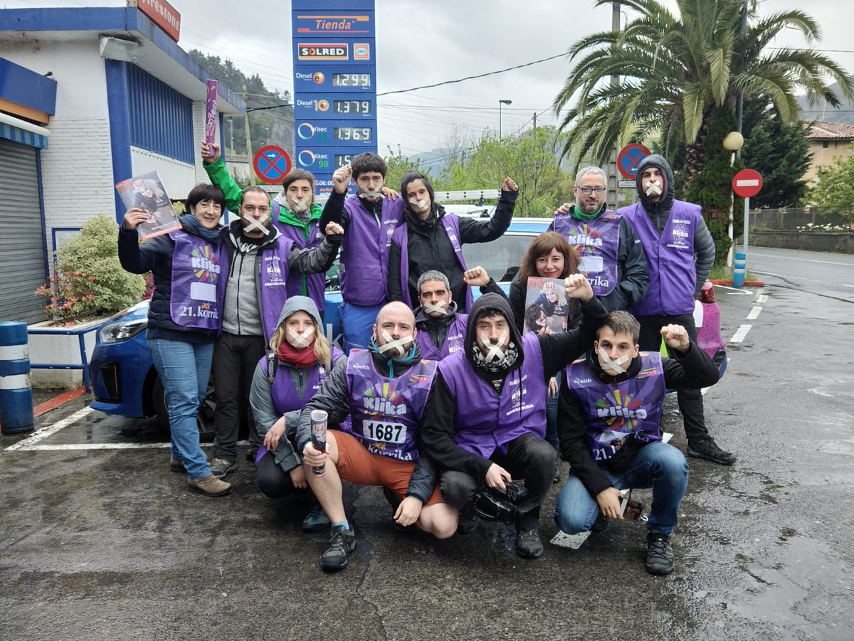 AEKren prentsa bulegoko kideok gure kilometroa egin dugu eta hasi aurretik argi utzi dugu ez dugula mozalik nahi!! Elkartasuna @larbelaitz @argia @MKulungele @halabedi #mozalikez #klika