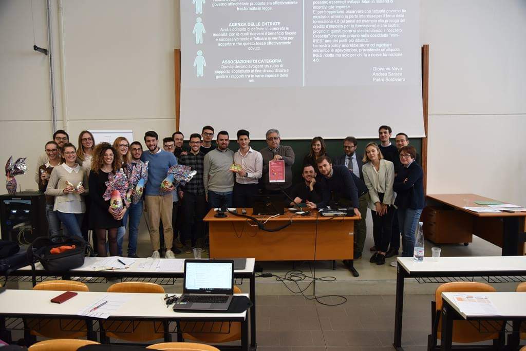 TortugaThink's tweet photo. Gli scorsi due lunedì siamo stati a Piacenza presso l'@Unicatt per #HackIndustry, una competizione tra studenti per immaginare il futuro dell'economia italiana. Due giorni stimolanti di confronti con studenti ed esperti del settore. Qui qualche foto con i team vincitori! https://t.co/JwdM5O0Ymx