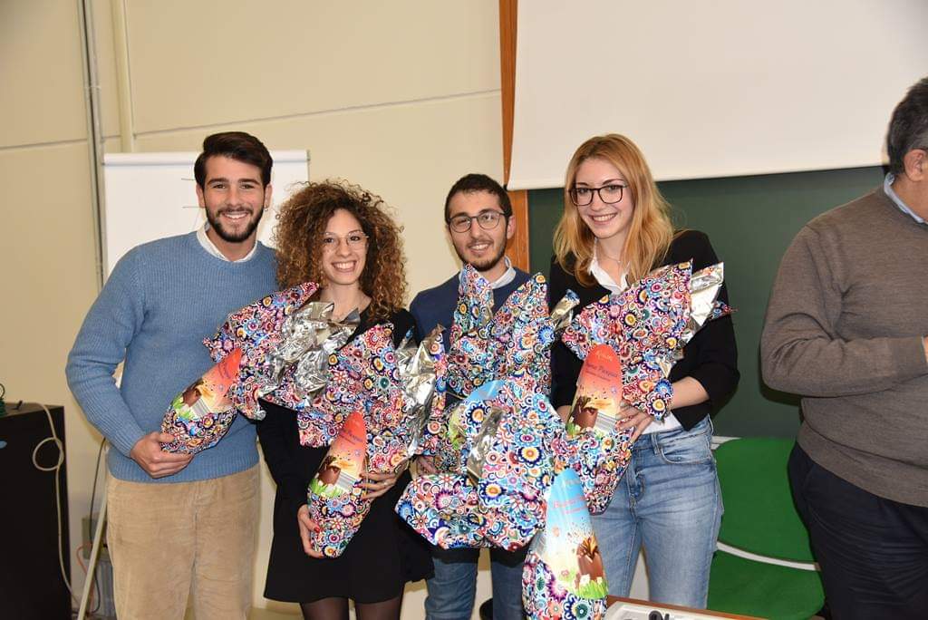 TortugaThink's tweet photo. Gli scorsi due lunedì siamo stati a Piacenza presso l'@Unicatt per #HackIndustry, una competizione tra studenti per immaginare il futuro dell'economia italiana. Due giorni stimolanti di confronti con studenti ed esperti del settore. Qui qualche foto con i team vincitori! https://t.co/JwdM5O0Ymx