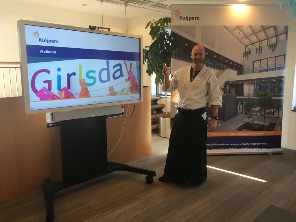 AikidoInCompany's tweet photo. Wij waren aanwezig bij de Aikido &amp; Techniek Girlsday bij @KuijpersNL in Utrecht: wat een topdag! Het was ontzettend goed georganiseerd en heel leuk gedaan voor de meiden!! #aikido #techniek #girlsday https://t.co/6osyUaeeDC