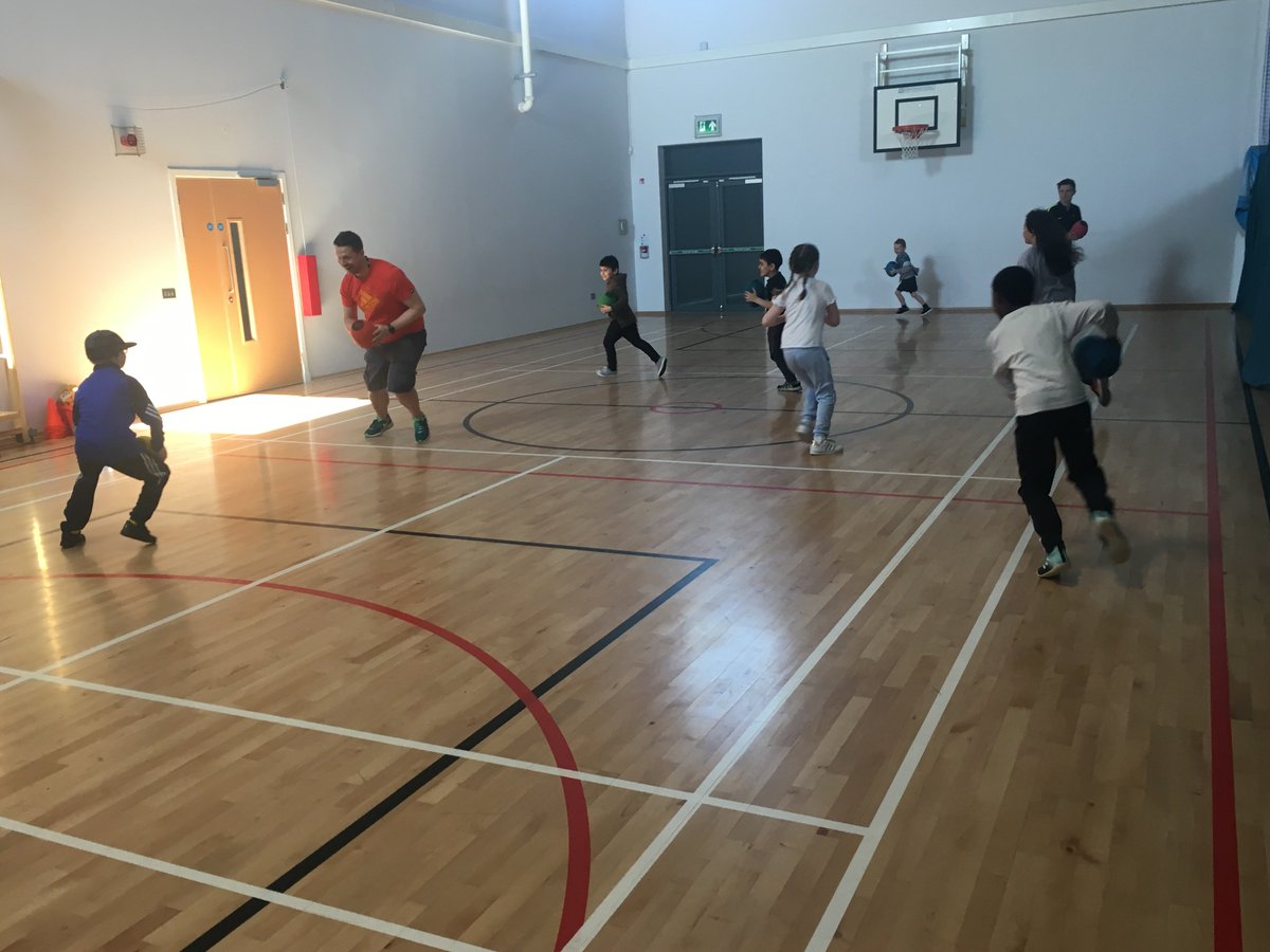 DundeeActiveSch's tweet photo. Gymnastics 🤸🏻♀️ & Rugby 🏉 @sportscotland #ActiveMovers #DundeeActiveSchools #gymnastics #rugby https://t.co/tzgldT5jiB