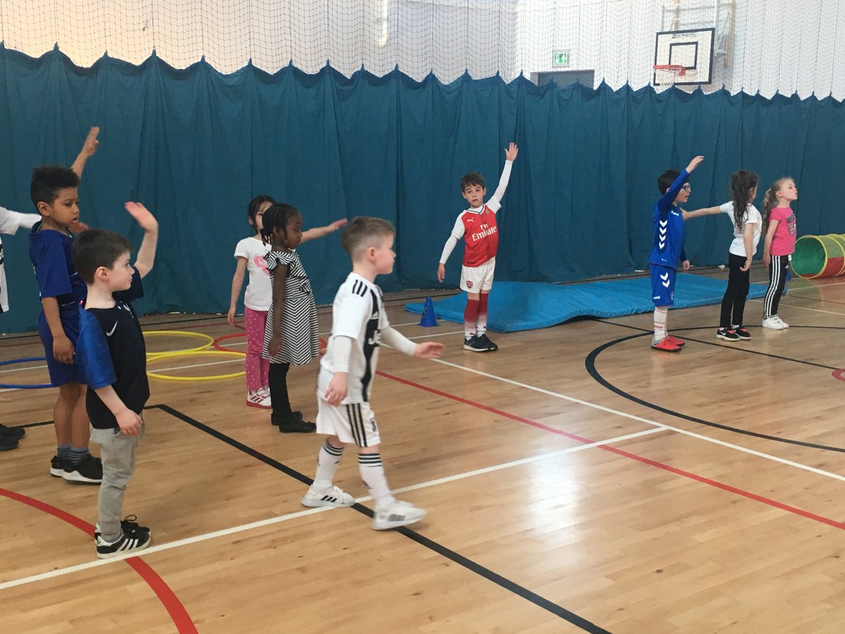 DundeeActiveSch's tweet photo. Gymnastics 🤸🏻♀️ & Rugby 🏉 @sportscotland #ActiveMovers #DundeeActiveSchools #gymnastics #rugby https://t.co/tzgldT5jiB