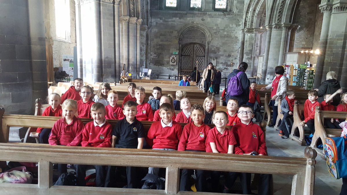 YsgolBrynTeg1's tweet photo. Year 2 have arrived safely at Saint David's Cathedral #fundayoflearning https://t.co/T9VM2Hin6j