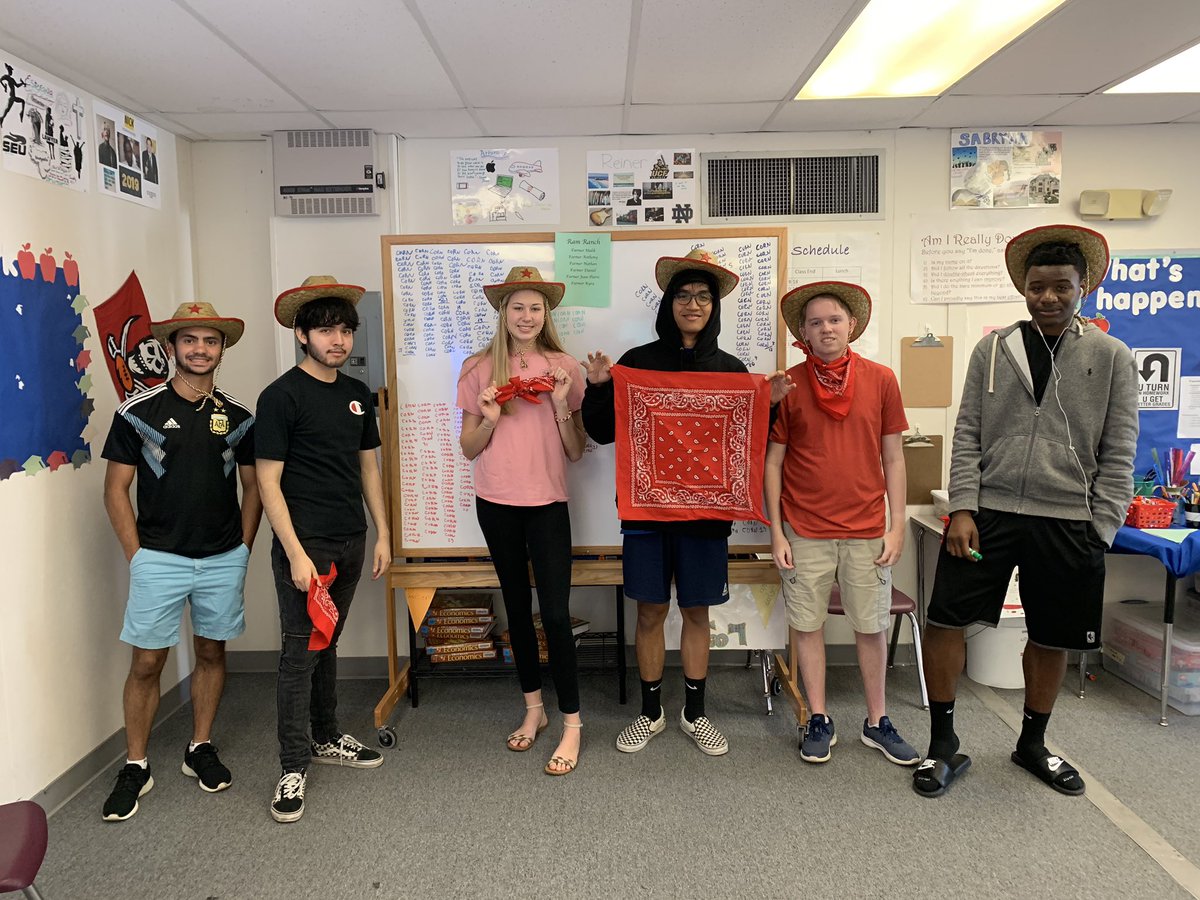 mrsbreannschab's tweet photo. AP micro students turned corn farmers to study MPL! #econiscool #APMICRO https://t.co/XepzzetcUC