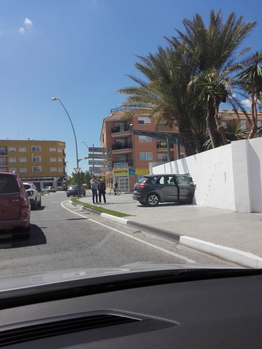 Brylliantt's tweet image. Han cerrado la carretera a Howarts de mi pueblo