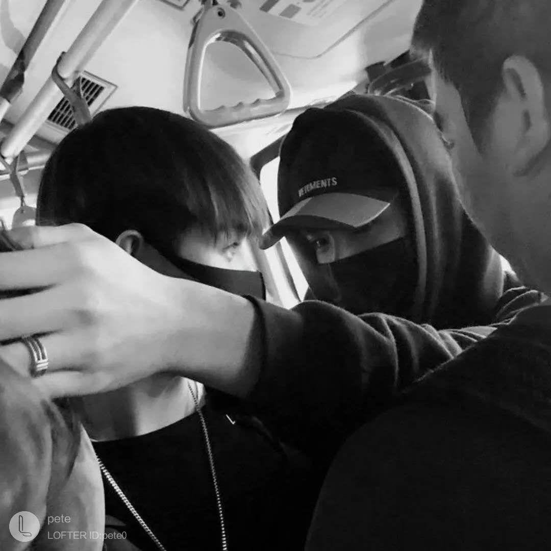 k9H8RPqEVFKsD1g's tweet photo. @Kazzmagazine พยายามจะทำวิธีต่างต่างให้เธอนั้นรักฉัน，
我试过千百种方法 让你爱上我
🖤❤️
Cr.logo / owner
#KazzAwards2019 
#KazzMagazine
#PerthSaintSation https://t.co/hDxNi8FRjb