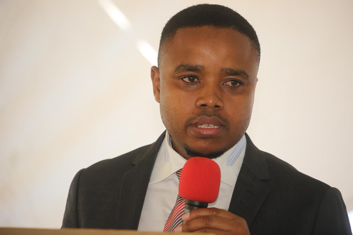DBE_KZN's tweet photo. During the Ceremony, MEC addressed the community & Learners of #MargateMiddle.
In his address MEC thanked teachers, parents & learners on the performance they have displayed
MEC reaffirmed for the addition of sport facilities to the schoolβs Infrastructure. @UguDistrict
@DBE_KZN https://t.co/FZRrcdETm8