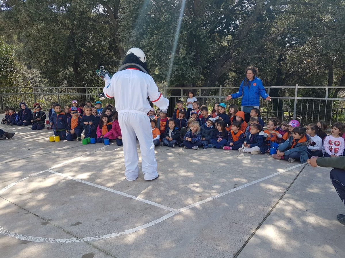 angeleta_ferrer's tweet photo. Ja estem tots a la casa!! Quina alegria rebre els més petits!!! Continuem amb les activitats!!! Estem genial https://t.co/WzvxZazNFi