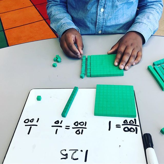 teachplanlove's tweet photo. I love using base ten blocks to practice building decimal numbers! #mathmanipulatives #basetenblocks #whiteboard #decimals #fractions #mathclass #iteachmath #iteach345 #iteachtoo #teachersofinstagram https://t.co/2cb5NxjFf6 https://t.co/maLbkGCFVW