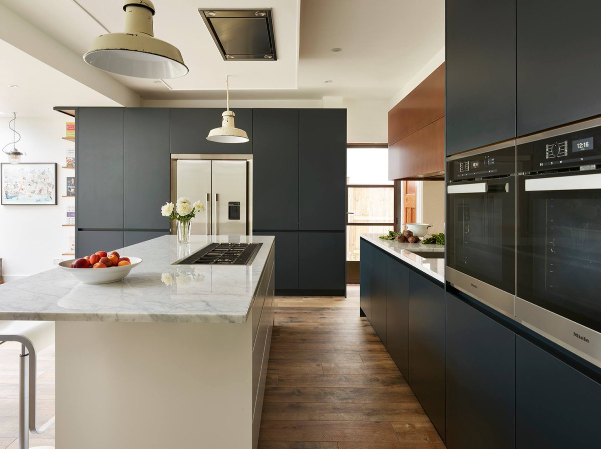 What a beautiful view 😊 our Lab hob 120 looks so good in this project from <a href="/roundhouse_dsgn/">Roundhouse Design</a>  😍