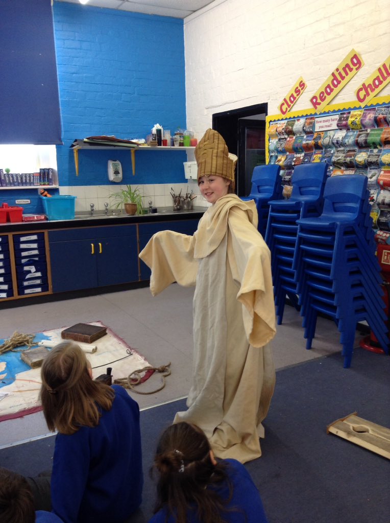 Uu7CofEPrimary's tweet photo. Year 5&6 are having a wonderful day enjoying hands-on Crime and Punishment fun with The History Man #TheHistoryMan #History #Criminology https://t.co/lSkuqz7qCf