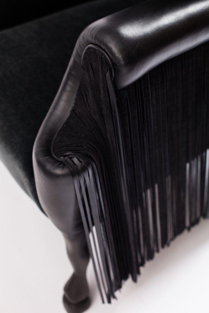 A statement piece, this seating from <a href="/ElectraRD/">Electra Read-Dagg</a> features our classic Mustang Black, paired with a Mohair Velvet

yarwoodleather.com/case-studies/e…