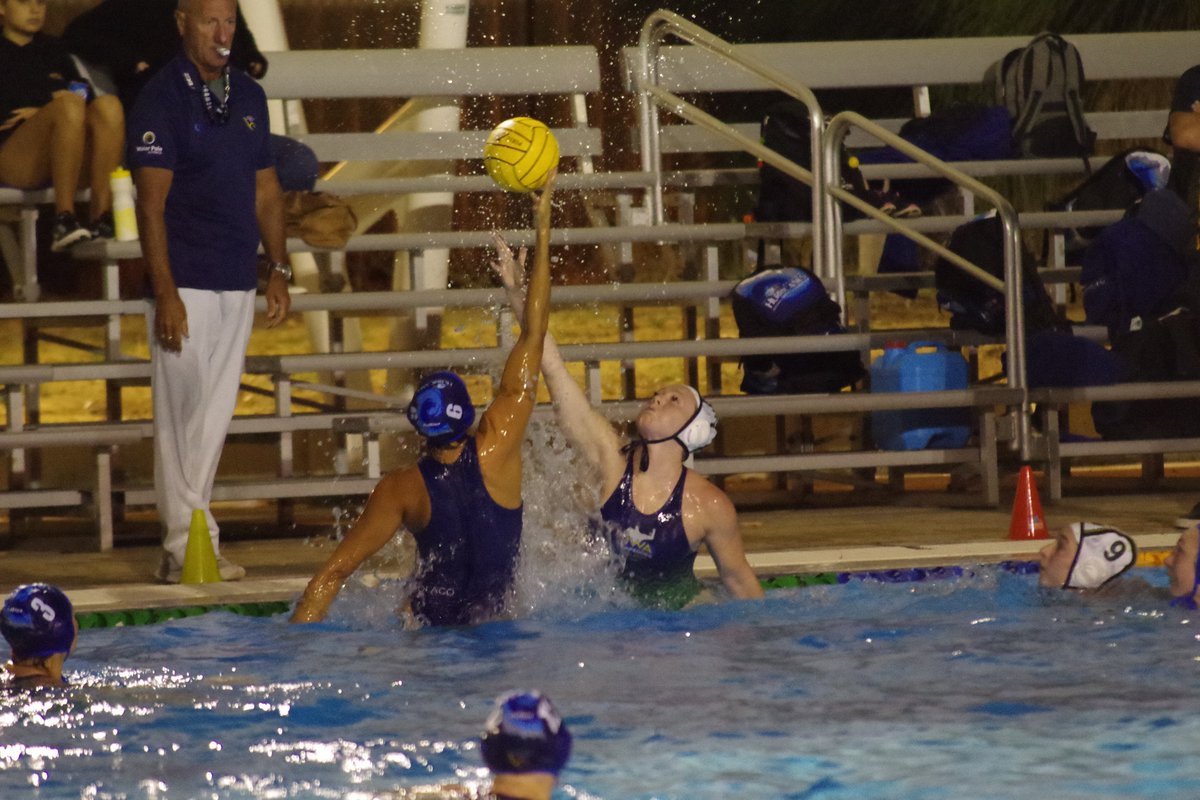 uwatorpedoes's tweet photo. #OVOAWL THREE QUARTER TIME π€½ββοΈ Impressive quarter of water polo from both teams with Torpedoes women leading @Hunterhurrican 9-6 with a quarter to play. Dayna O'Leary 4 goals for UWA, Tayla Walsh 3, Madi Rigo 2. Laura Robinson, Alexie Lambert 2 goals Hunter #WaterPolo #GoTorps π https://t.co/t3W3Xj3a59