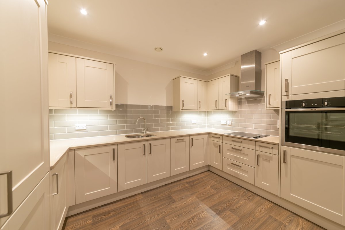 The_ChocolateQ's tweet photo. Available now, a two bedroom, top floor luxury retirement apartment. Only one of two available. Floor to ceiling windows make the most of the stunning panoramic countryside views. To view call our sales team on 0117 363 7170 #apartmentoftheweek #retirement #property #keynsham https://t.co/5N8OatERLN