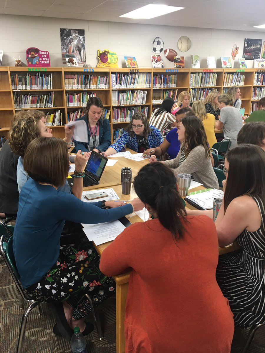 renathunderhawk's tweet photo. K-2 Ts gathered @MapleWarriors to have great conversations about using criteria to analyse atrong and weak work w/ Ss. #ACL #strategy2 #warriorscreate #ssdpride ❤️ @MrsSchrage @DeniseEdsc https://t.co/BfCN5n7X7r