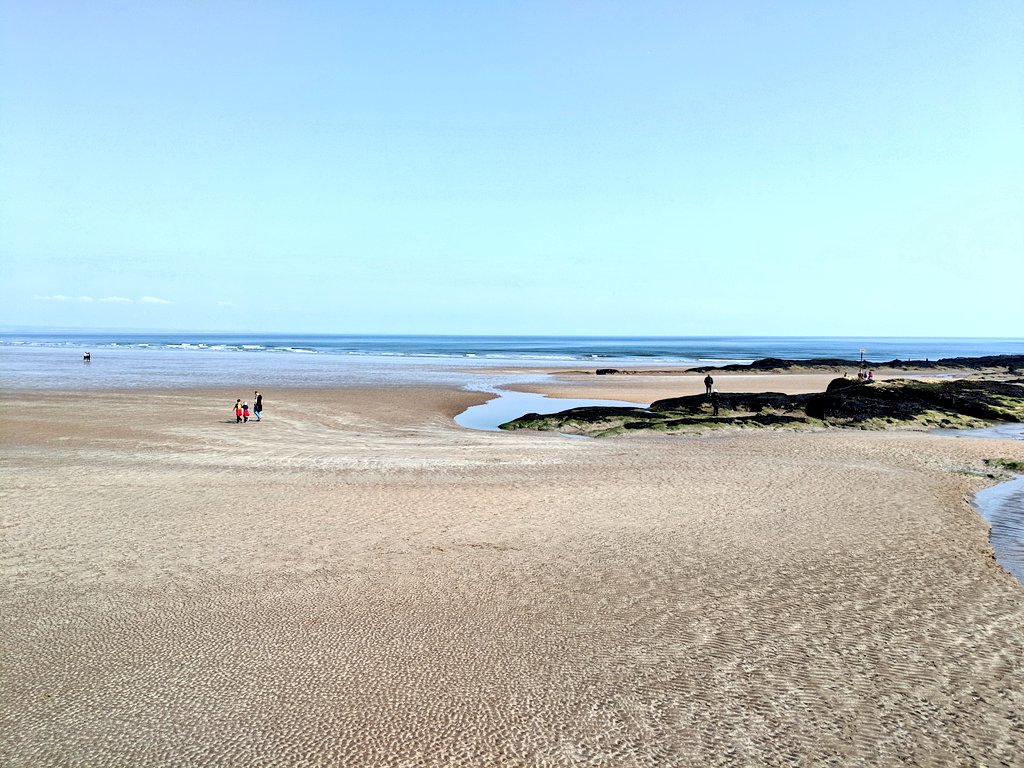 AliceLingard2's tweet photo. 30 minutes to spare before delivering an Assessment Centre Workshop at @univofstandrews so I've taken a trip to the beach! #FDMcareers #beachlife #workplace https://t.co/eB9dJapUoI