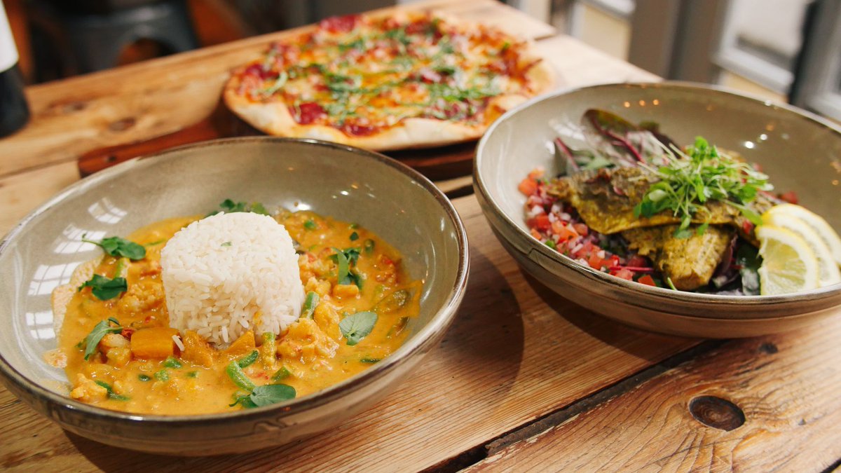 Colemansbawtry's tweet photo. Yeah we've got pizza, but we also have other dishes too 😁
Vegan Thai Red Curry
Baked Sea Bass
And more!

#Bawtry #VisitBawtry #Doncaster #ILoveDN #DoncasterIsGreat #SouthYorksBiz https://t.co/Fxowd7xMPo