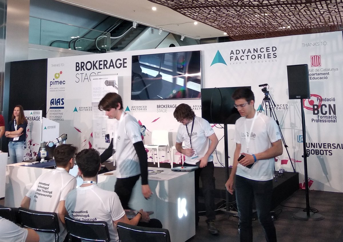 AdvanFactories's tweet photo. @UR_Iberia @la_UPC @epse_umh @LaSalleBCN Los alumnos participantes en #HackTheCobot en #AF2019 están impacientes por empezar! https://t.co/KWIfWWVS6C