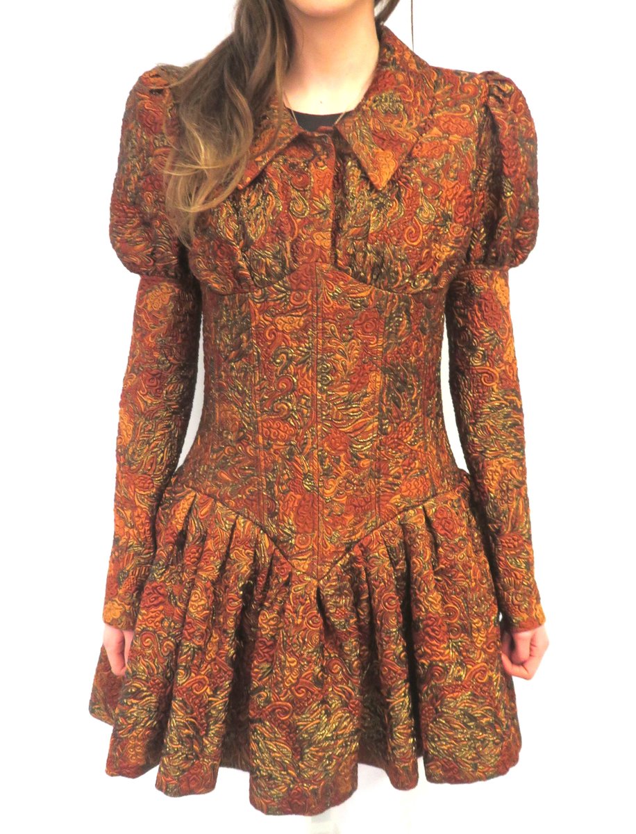 stephenmahoneym's tweet photo. My picture of irish fashion designer Paul Costelloe, mini dress, textile fabric, elizabethan inspired 'to be sure' at Trace PR AW19 clients preview London #elizabethanera #modernupdate #fashiondress #fashiontextile #womensfashion #fashion @PaulCostelloeUK #thanks @TRACEpublicity https://t.co/aXnWLekTV7