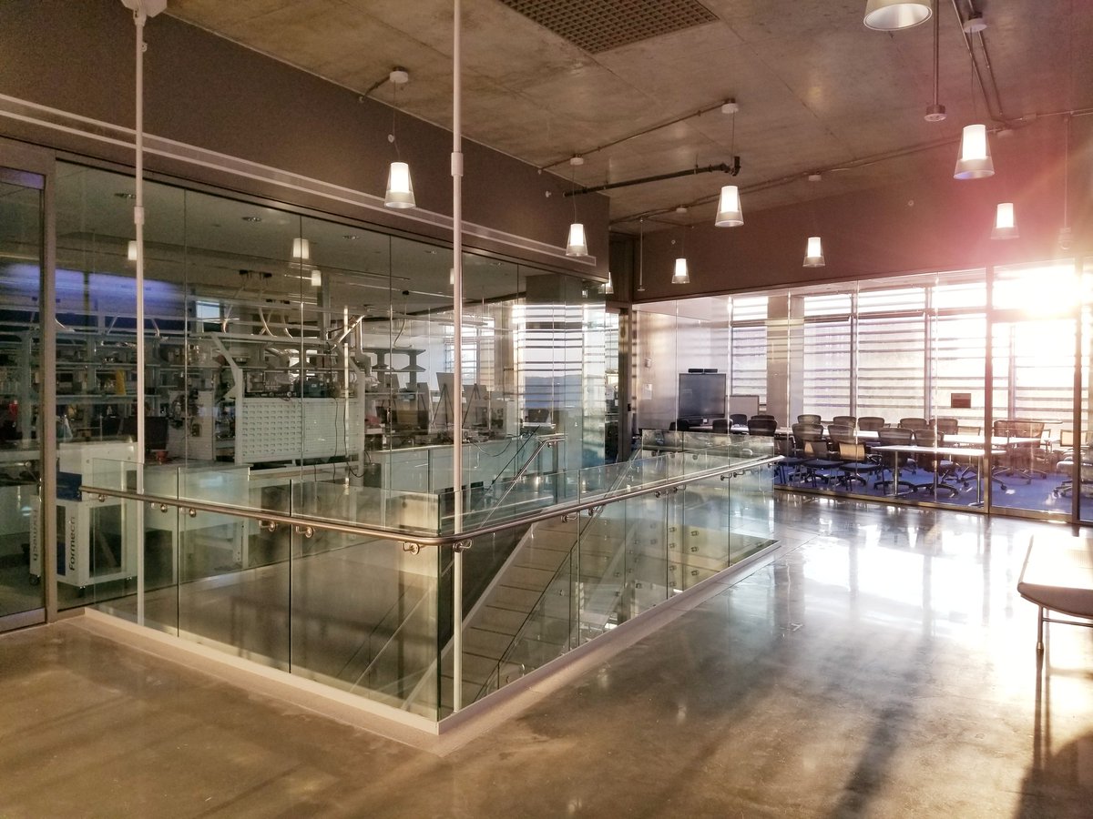 JewellBioE's tweet image. Prep time for classic chemistry day! 3 very rare reactions commence at 5pm @UMDBIOE #magic #onetimeonly