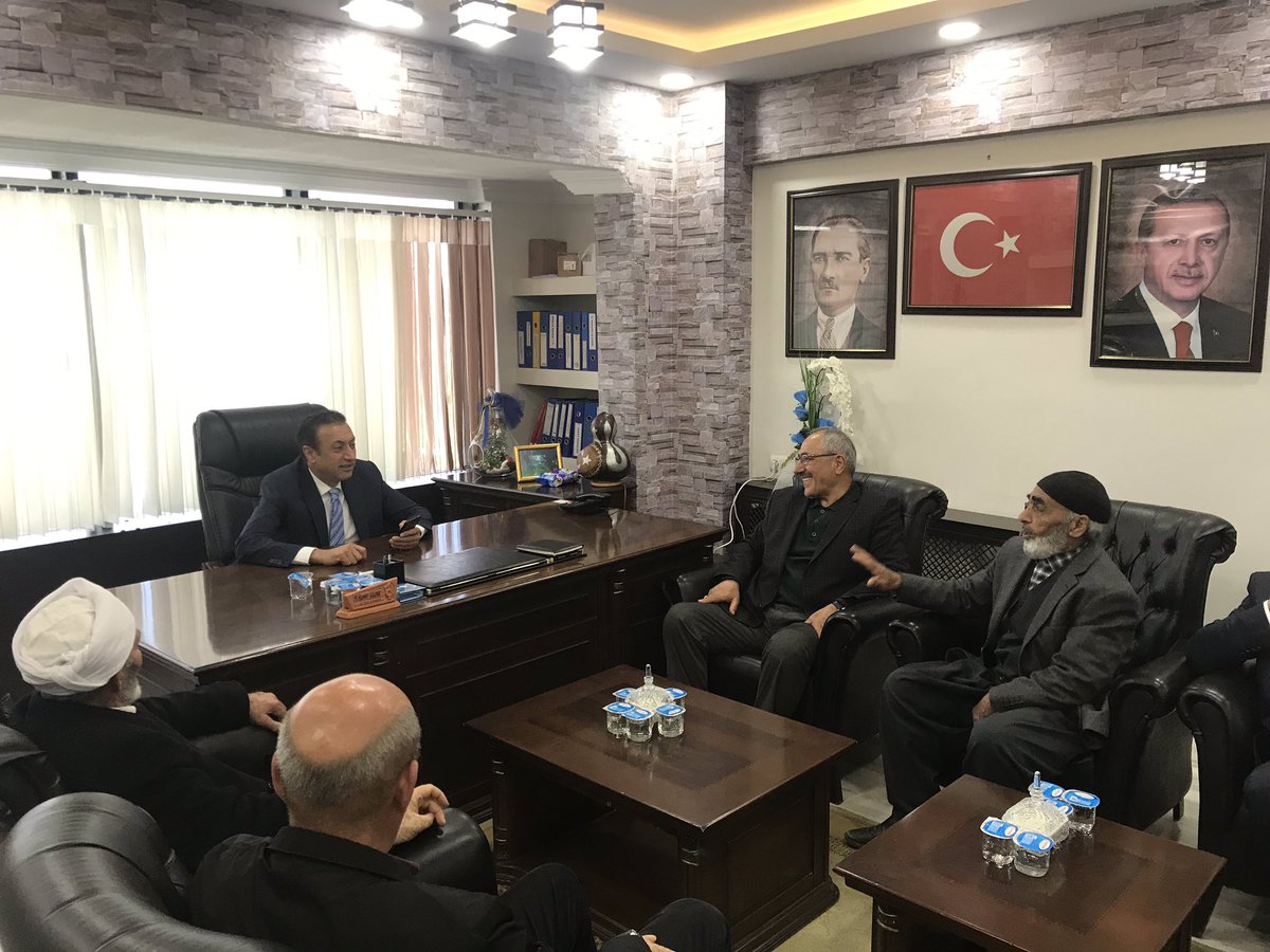 İl Başkanımız <a href="/MHanefiGuler/">Mehmet Hanefi Güler</a> Genç Güzeldere, Karlıova Hacılar Köyü kanaat önderleri ile Bingöl Amatör Spor Kulüpleri Federasyonu Başkanı Ali Ekber Alimoğlu ve beraberindekilerle bir araya geldi. <a href="/erkankandemir/">Erkan Kandemir</a> <a href="/kasapoglu/">Dr. Mehmet Kasapoğlu</a> <a href="/jsarieroglu/">Jülide Sarıeroğlu 🇹🇷</a>