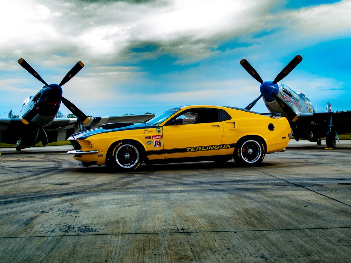 Retrobuilt's tweet photo. #ThrowbackThursday to a few weeks ago at the Mustangs Take Flight🛩️ @MCAMustang National. Mustang, meet the Mustangs. Pic by: @mattm1346
#retrobuilt #mca #mustang #mustangstakeflight #warbirds #fordmustang #tbt #TBThursday #TBT2019 #retro #vintage #mustangs #terlingua #ford https://t.co/NhFTZk3jdn