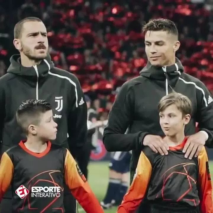 TheSunFootball's tweet photo. The @Cristiano effect. 😉 https://t.co/FbFQOYaVbX