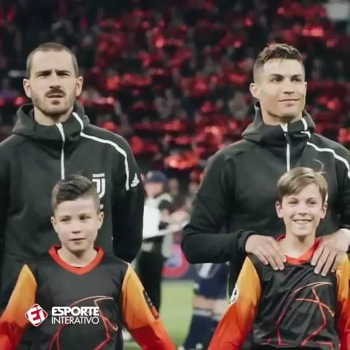 TheSunFootball's tweet photo. The @Cristiano effect. 😉 https://t.co/FbFQOYaVbX