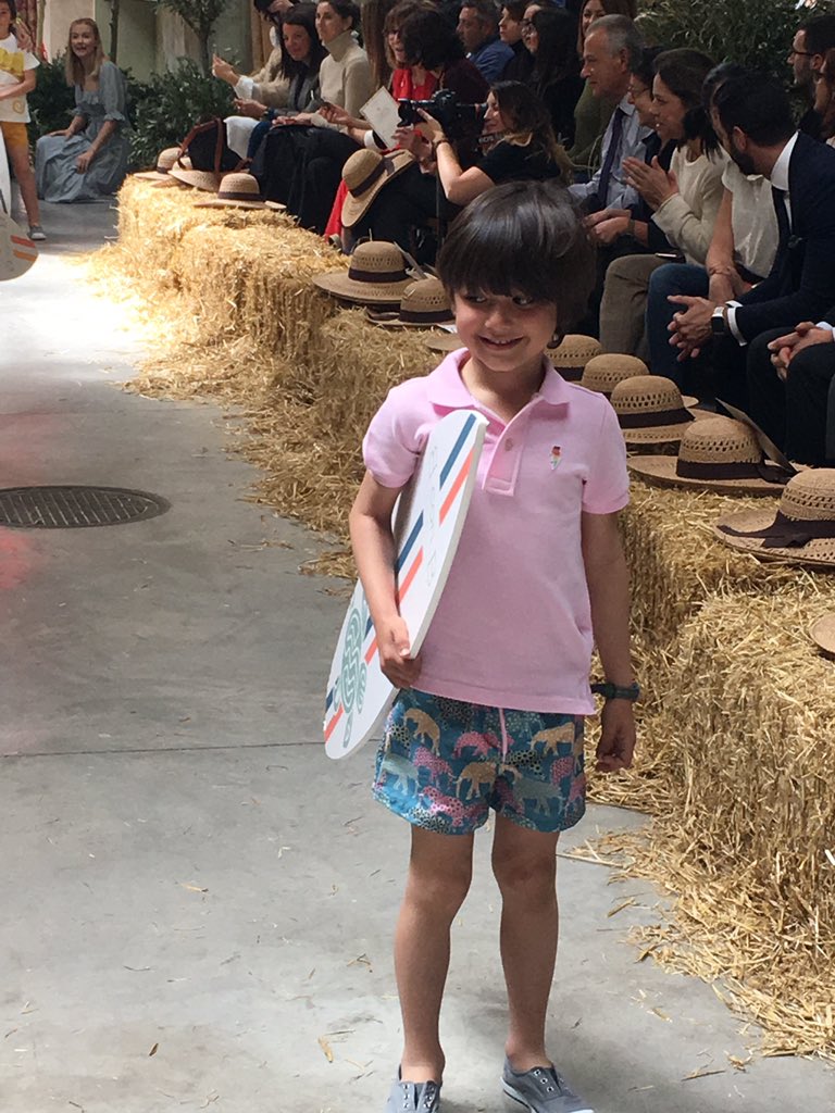 elcorteingles's tweet photo. ¡Las mejores propuestas para vestir a los más pequeños están en la pasarela de #ThePetiteFashionWeek by @CharHadas! con #Brotes, #BconB y #Bass10. #CharHadasPetiteFashion https://t.co/IlcWbawt6r