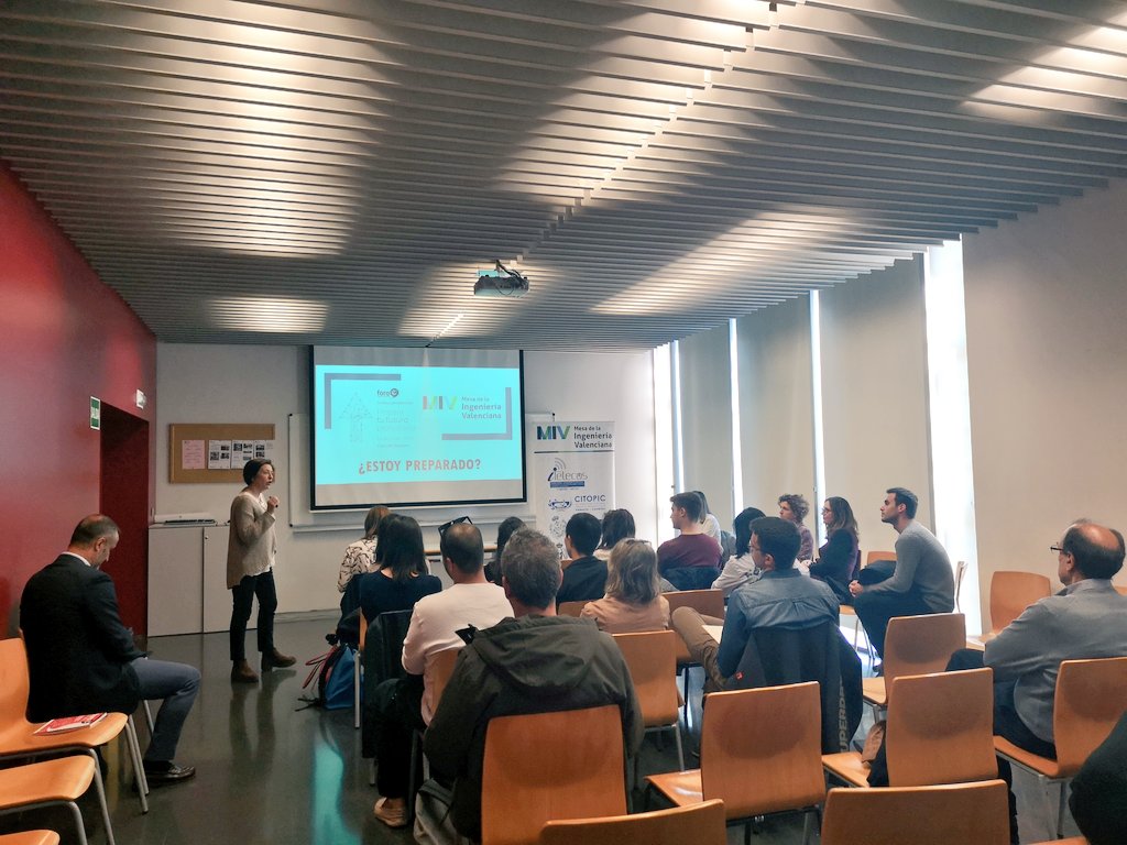 MesaIngValencia's tweet photo. En el seminario práctico "PREPARA TU FUTURO PROFESIONAL" del #Foroe2 de la @UPV en el Salón de Grados 2 de la @casadelalumno desde la @MesaIngValencia te enseñamos en el camino hacia tu futuro profesional. https://t.co/hgs0EGHgyX